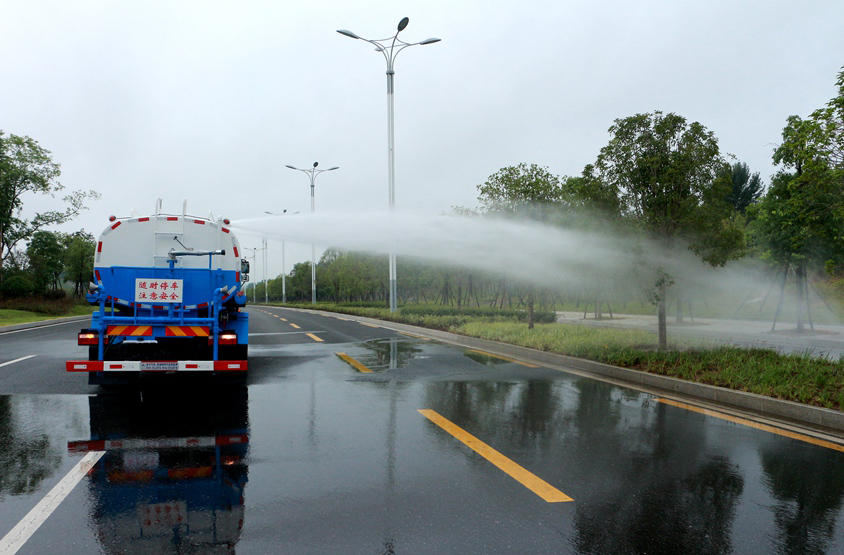 新品國六東風(fēng)大福瑞卡9.2方噴霧灑水車頂噴功能演示